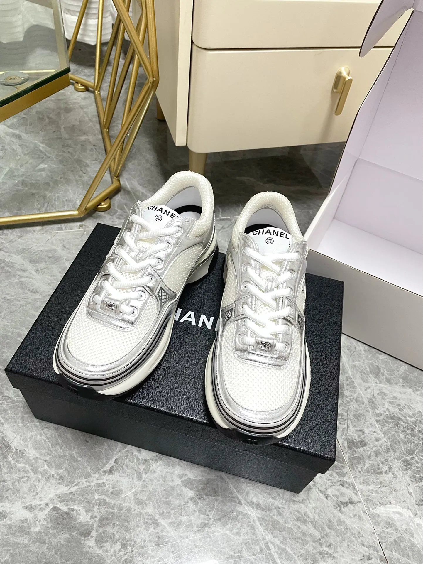 👟👟Ex-factory price 640👟👟 Women's shoes, women's clothing (Full set of packaging details, outsole perfectly combined, different from outside currency) Silver Horn King, Xiaoxiang Chanel, Chanel 2023 early spring vacation series, the latest casual sports shoes, incomparably beautiful and easy to wear, very light, the inside is also super soft, super comfortable, the upper is breathable design, the color is high-end and durable, versatile Upper: cowhide and cloth stitching Lining: breathable mesh, original foam combination outsole, size: 35-40